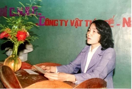 Bà Nguyễn Thị Sáu, Giám đốc Công ty Vật tư Thiết bị Y tế, phát biểu tại lễ ra mắt công ty