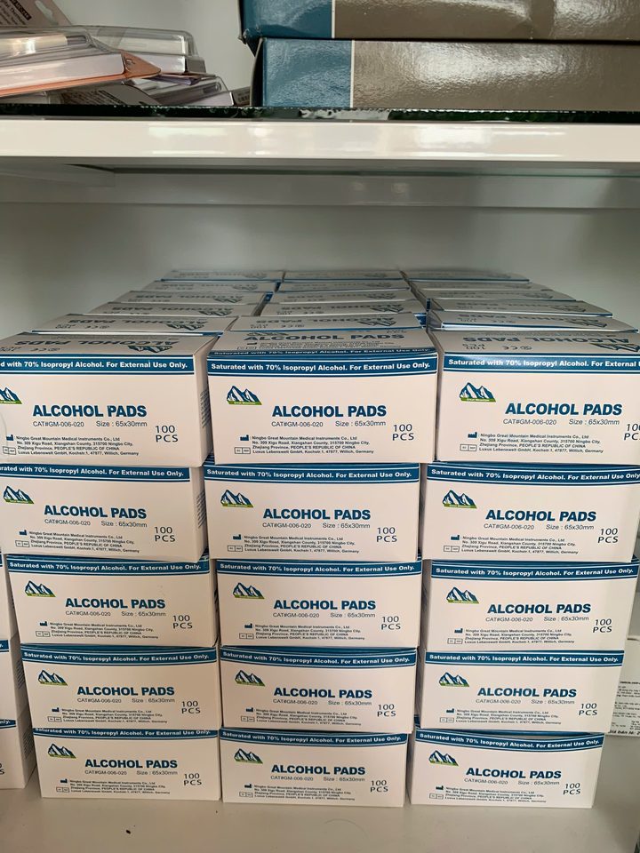 Bông tẩm cồn Alcohol Pads Great Mountain 65x30mm GM-006-020 – Hộp 100 miếng