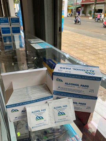 Bông tẩm cồn Alcohol Pads Great Mountain 65x30mm GM-006-020 – Hộp 100 miếng