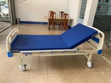 Giường bệnh 1 tay quay Oromi – Đầu giường nhựa ABS, nệm simili