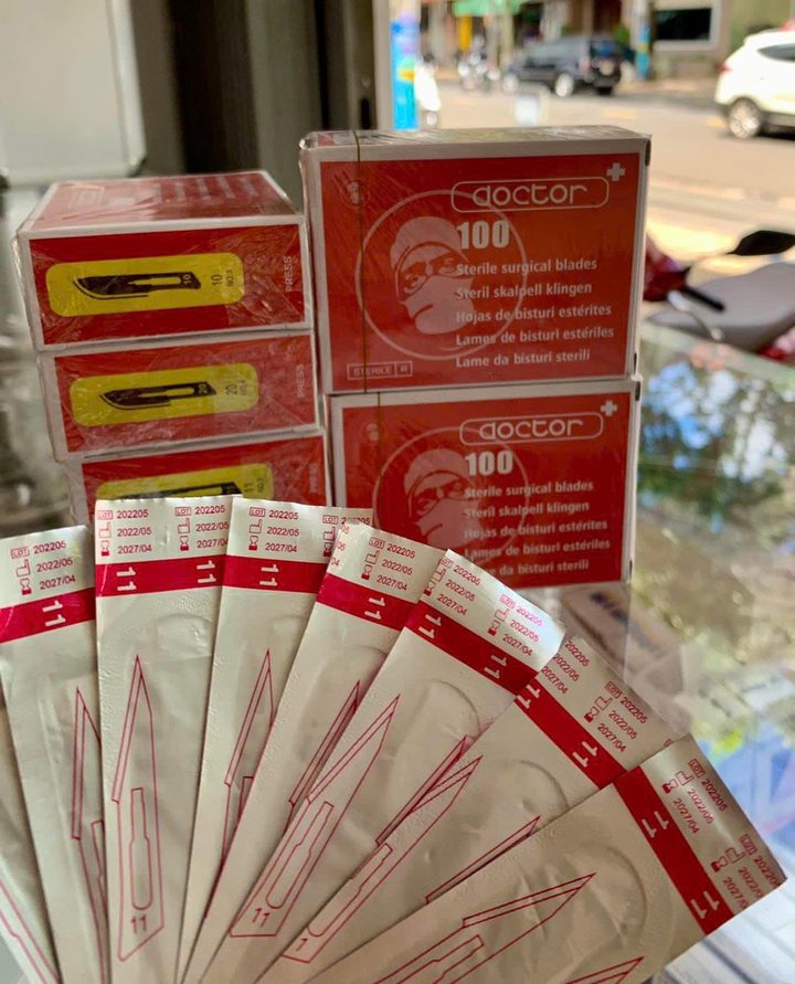 Lưỡi dao mổ tiệt trùng Doctor – Hộp 100 lưỡi (số 10, 11, 20…)