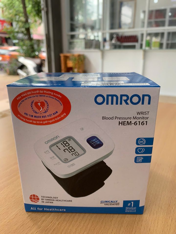Máy đo huyết áp cổ tay Omron HEM-6161