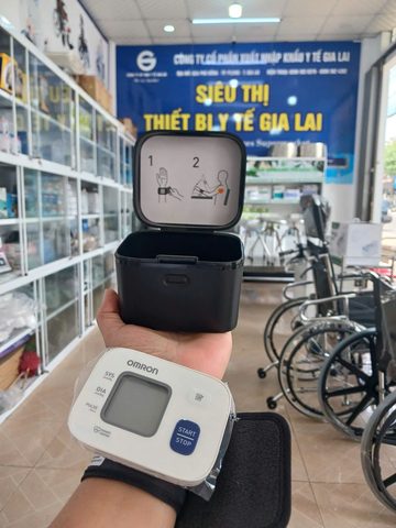 Máy đo huyết áp cổ tay Omron HEM-6161