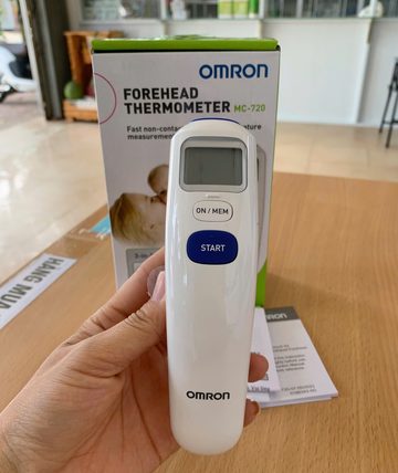 Nhiệt kế hồng ngoại đo trán Omron MC-720