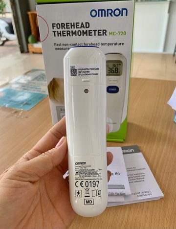 Nhiệt kế hồng ngoại đo trán Omron MC-720