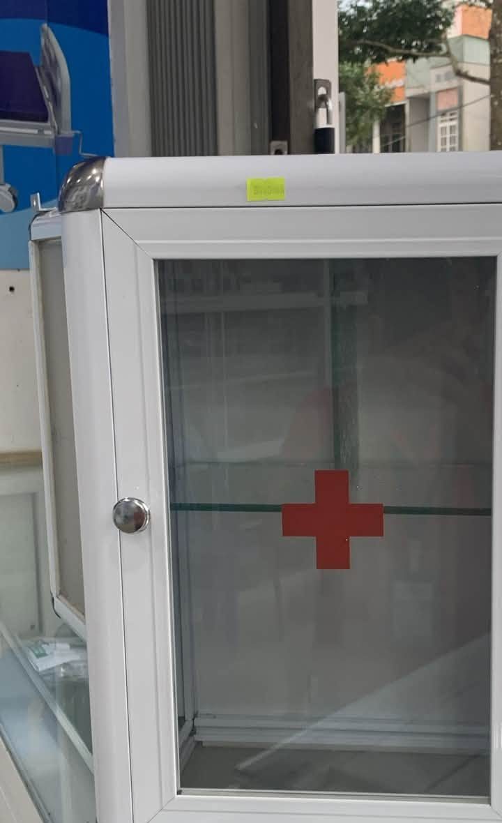 Tủ thuốc y tế nhôm kính treo tường