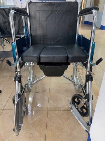 Xe lăn có bô Lucass V89 – Bô vuông, chân gấp, có thắng