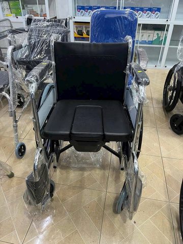 Xe lăn có bô Lucass V89 – Bô vuông, chân gấp, có thắng