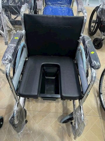 Xe lăn có bô Lucass V89 – Bô vuông, chân gấp, có thắng